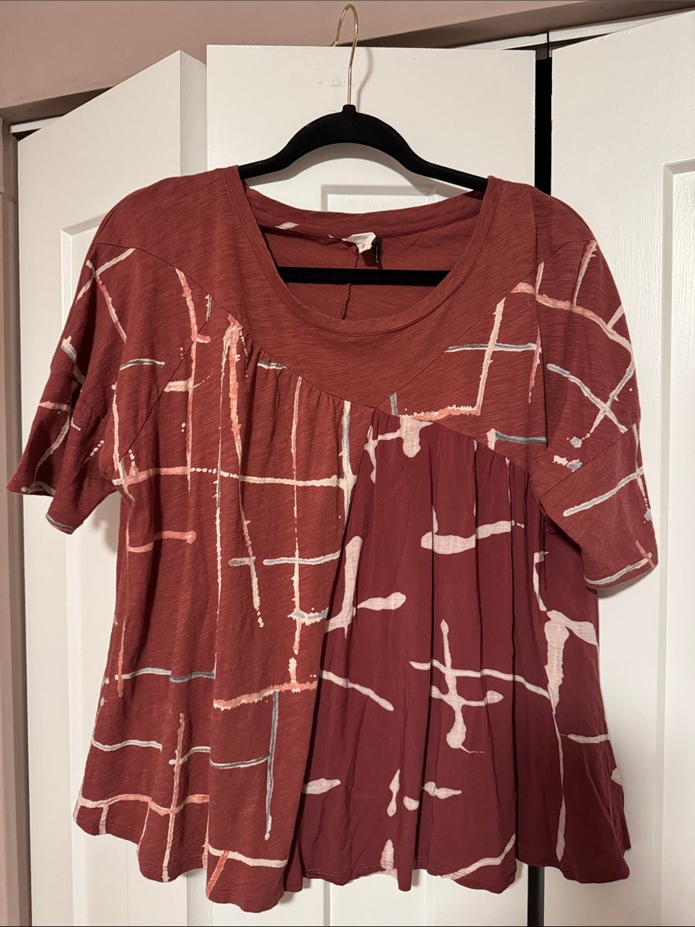 Akamai + Kin Anthropologie  Rust Printed Short Sleeve Flowy Scoop Neck Top